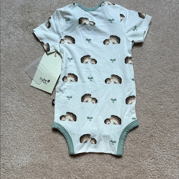 Kyte Baby Bamboo Short Sleeve Bodysuit – Hedgehog Print, Sage Trim NWT - Picture 3 of 4